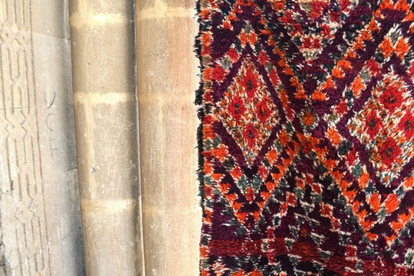Moroccan Rug: Authentic Vintage Charm for Your Home 327 cm x 196 cm / 10.464ft x 6.272 ft - Imagen 6