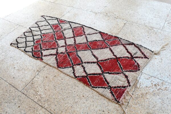 Moroccan Rug: Handcrafted Vintage Design to Elevate Your Decor 178 cm x 83 cm / 5.696ft x 2.656 ft - Imagen 3