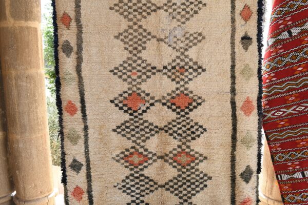 Unique Boucherouite Moroccan Rug: A Tapestry of Vibrant Artisanship 273 cm x 163 cm / 8.736ft x 5.216 ft – Image 5