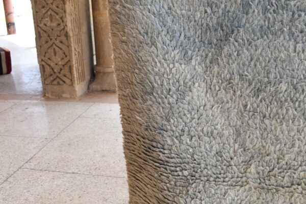 Authentic Berber Rug: Handcrafted Moroccan Vintage Design 148 cm x 99 cm / 4.736ft x 3.168 ft - Imagen 6
