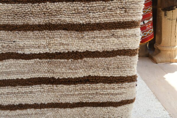 Moroccan Rug: Authentic Vintage Charm for Your Home 214 cm x 106 cm / 6.848ft x 3.392 ft — изображение 6