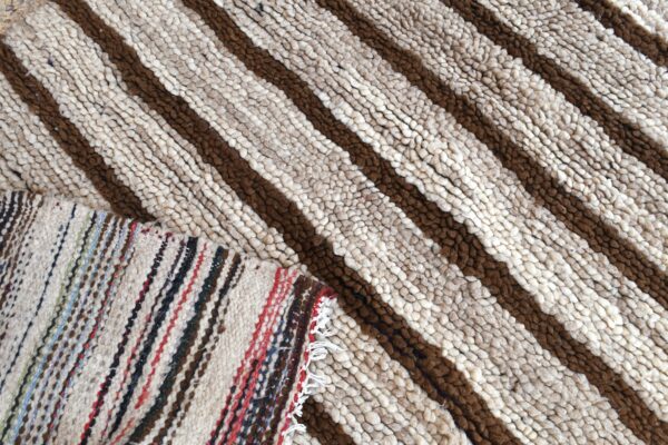 Moroccan Rug: Authentic Vintage Charm for Your Home 214 cm x 106 cm / 6.848ft x 3.392 ft — изображение 4