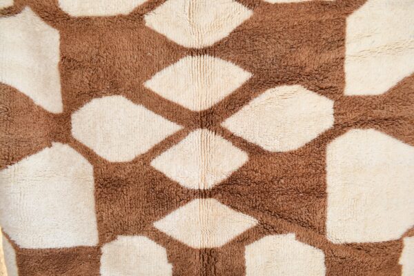 Modern Moroccan Rug: A Touch of Authenticity and Style 240 cm x 185 cm / 7.68ft x 5.92 ft – Image 5