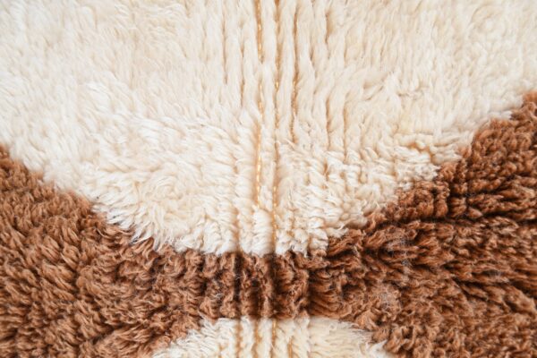 Modern Moroccan Rug: A Touch of Authenticity and Style 240 cm x 185 cm / 7.68ft x 5.92 ft – Image 4