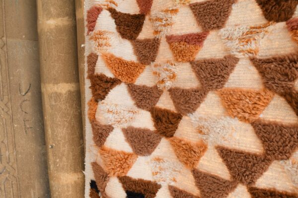 Modern Moroccan Rug: Authentic Artisanal Charm 303 cm x 197 cm / 9.696ft x 6.304 ft — изображение 5