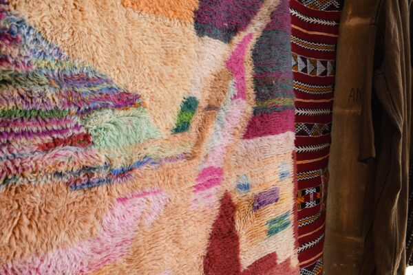 ⁦Modern Moroccan Rug: Authenticity and Style 288 cm x 206 cm / 9.216ft x 6.592 ft⁩ - الصورة ⁦6⁩