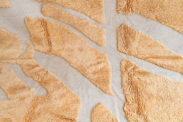 ⁦Modern Moroccan Rug: Authentic Handcrafted Charm for Your Home 374 cm x 260 cm / 11.968ft x 8.32 ft⁩ - الصورة ⁦6⁩