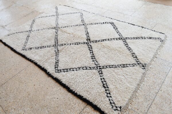 Genuine Beni Ourain: Handcrafted Moroccan Masterpiece 240 cm x 157 cm / 7.68ft x 5.024 ft – Image 3