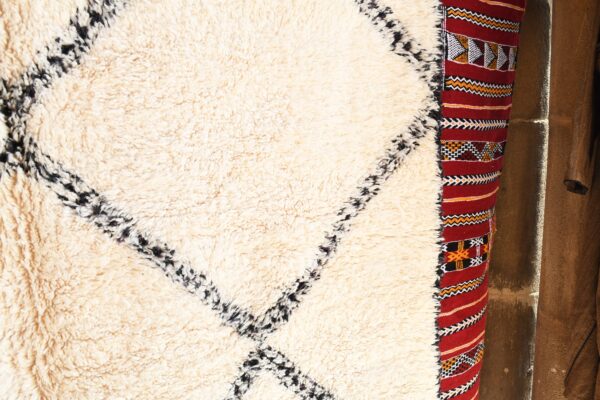Mesmerizing Beni Ourain: Handcrafted Moroccan Rug 316 cm x 192 cm / 10.112ft x 6.144 ft – Image 7