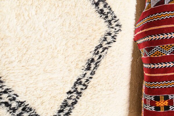 Beni Ourain Rug: Handcrafted Moroccan Charm 295 cm x 187 cm / 9.44ft x 5.984 ft – Image 7