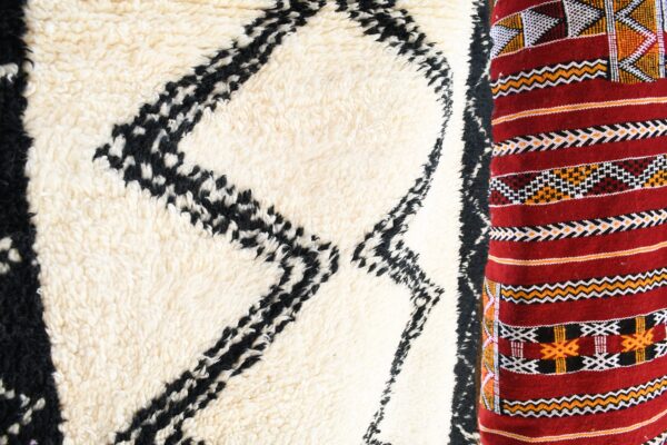 Beni Ourain Marmoucha: Handmade Moroccan Masterpiece 200 cm x 150 cm / 6.4ft x 4.8 ft - Image 7