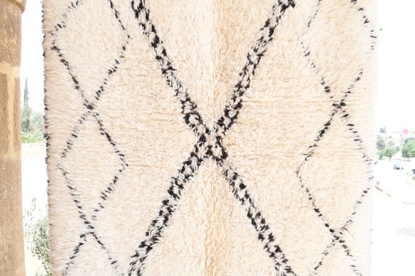 Beni Ourain Rug: Authentic Moroccan Marmoucha 205 cm x 127 cm / 6.56ft x 4.064 ft - Image 5