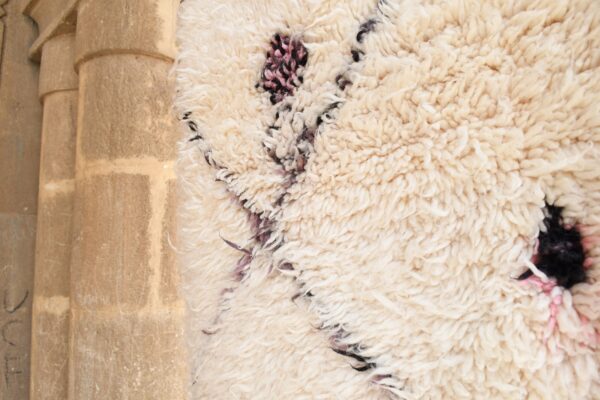 Discover the Moroccan Magic: Beni Ourain Marmoucha 176 cm x 118 cm / 5.632ft x 3.776 ft - Image 6