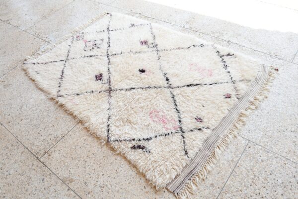 Discover the Moroccan Magic: Beni Ourain Marmoucha 176 cm x 118 cm / 5.632ft x 3.776 ft - Image 3