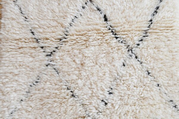 Beni Ourain Marmoucha: Add Moroccan Charm to Your Home 135 cm x 77 cm / 4.32ft x 2.464 ft – Bild 6