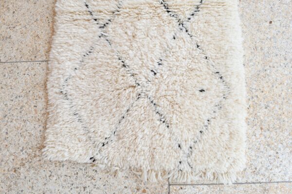 Beni Ourain Marmoucha: Add Moroccan Charm to Your Home 135 cm x 77 cm / 4.32ft x 2.464 ft – Bild 4