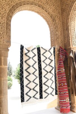 Beni Ourain Marmoucha: Handmade Moroccan Masterpiece 200 cm x 150 cm / 6.4ft x 4.8 ft - Image 2