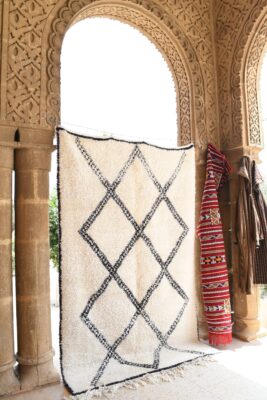 Beni Ourain Rug: Handcrafted Moroccan Charm 295 cm x 187 cm / 9.44ft x 5.984 ft – Image 2