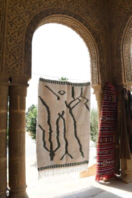 Beni Ourain: Authentic Moroccan Masterpiece 203 cm x 146 cm / 6.496ft x 4.672 ft - Image 2