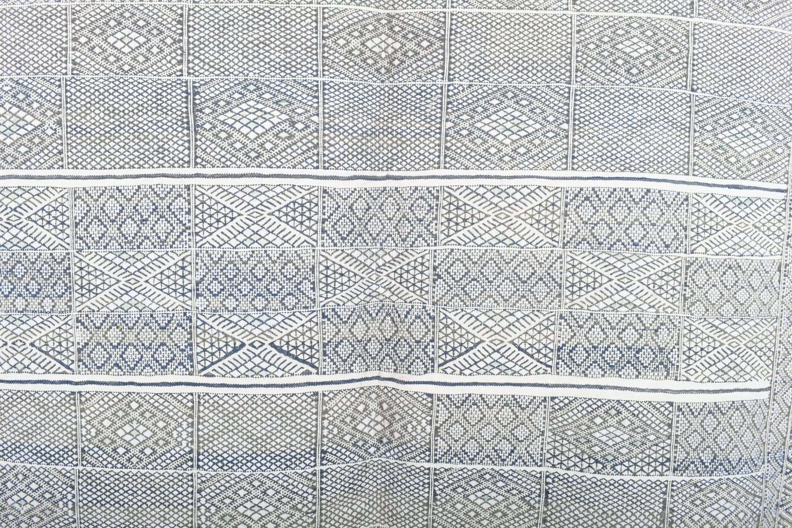 Authentic Zemmour Moroccan Wool Rug - 210x318 cm Handmade Geometric Design — изображение 2