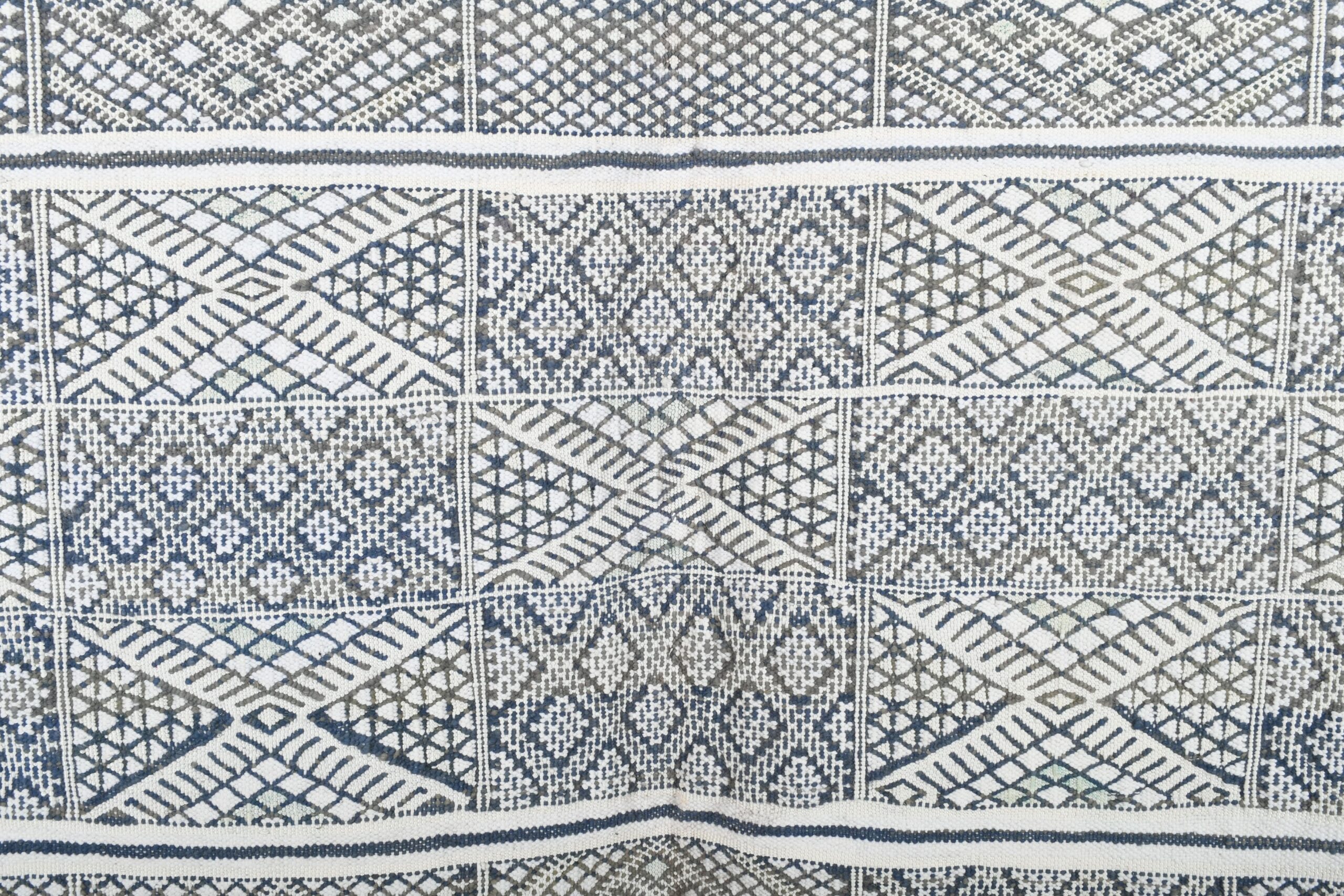 Authentic Zemmour Moroccan Wool Rug - 210x318 cm Handmade Geometric Design — изображение 4