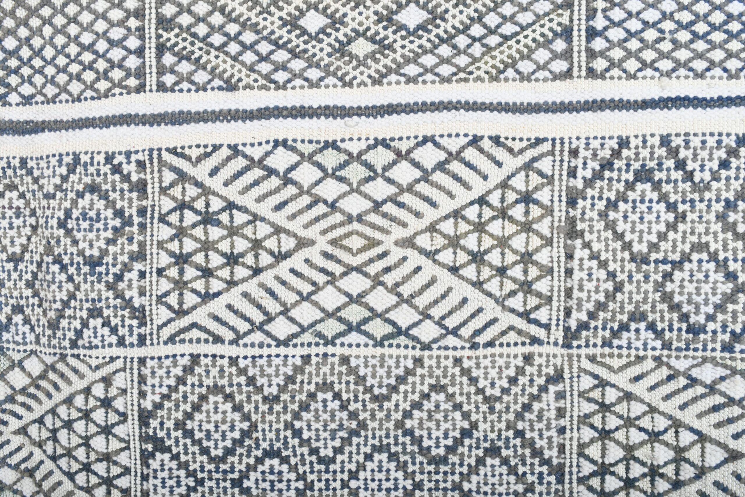 Authentic Zemmour Moroccan Wool Rug - 210x318 cm Handmade Geometric Design — изображение 5