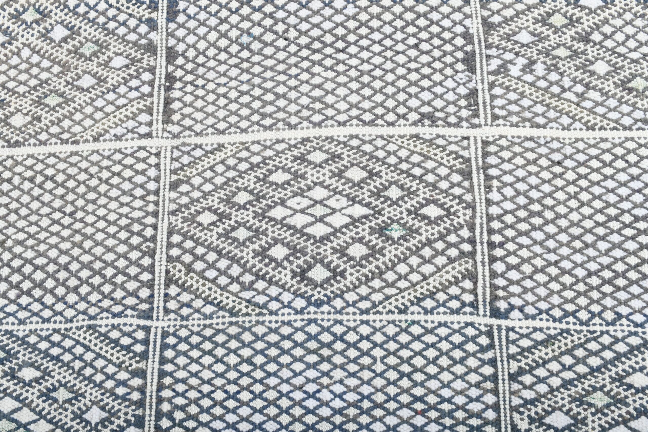 Authentic Zemmour Moroccan Wool Rug - 210x318 cm Handmade Geometric Design — изображение 6