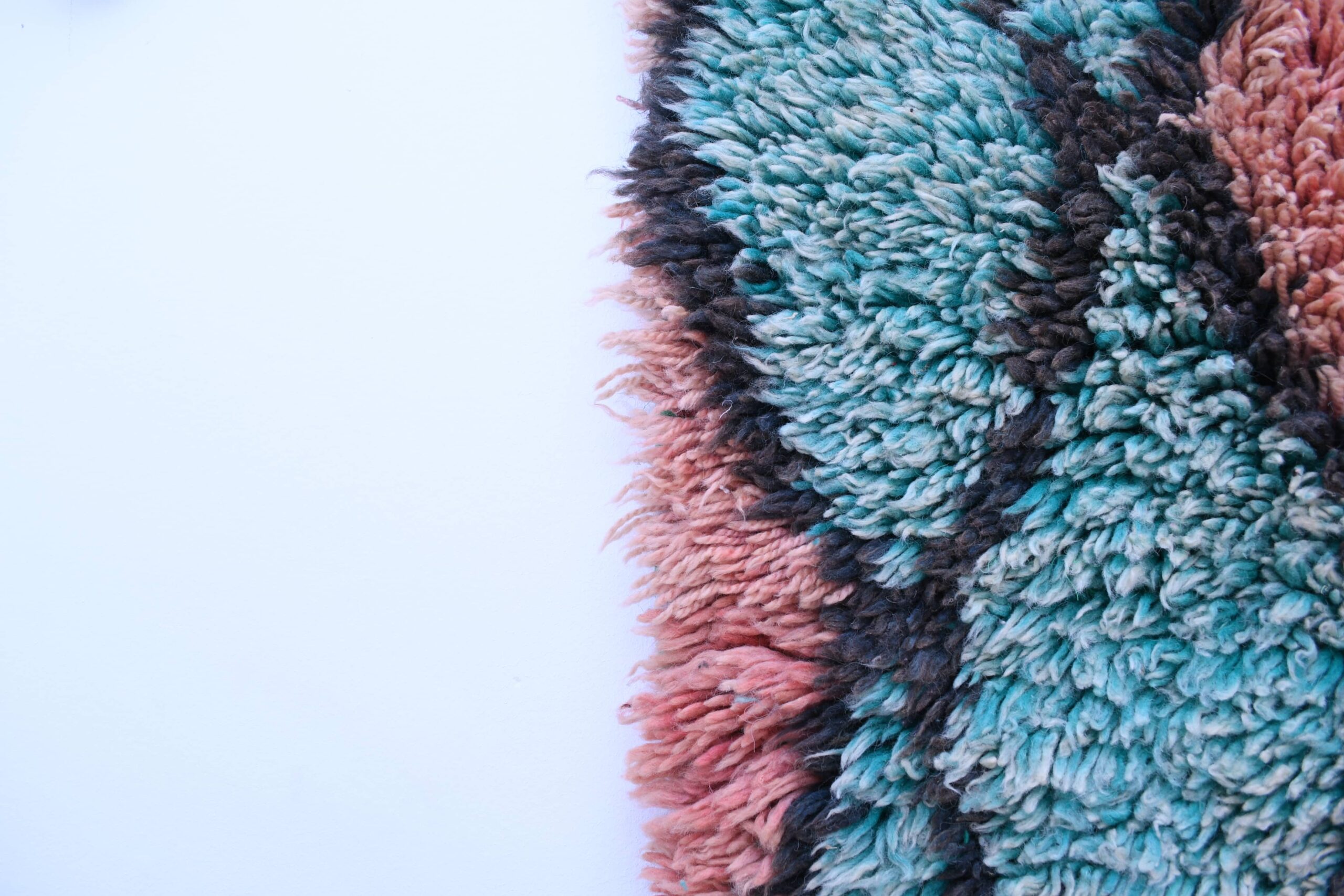 Handmade Moroccan Boucharouite Rug 119x175cm - Wool, Blue & Coral Diamonds — изображение 4