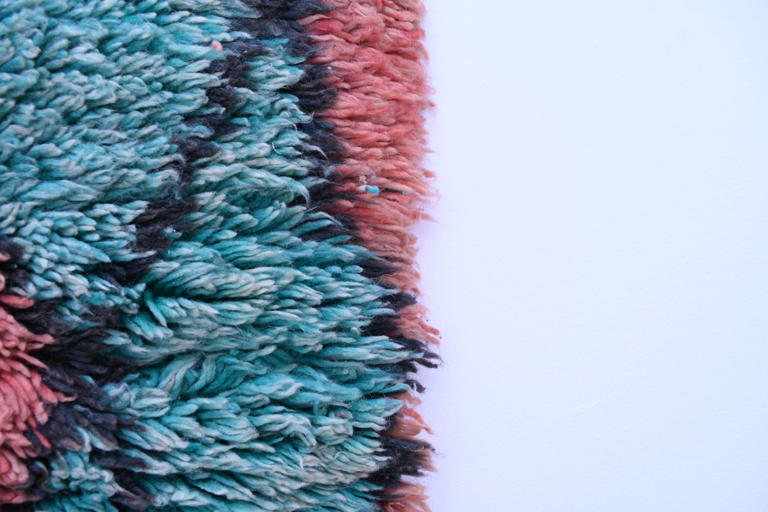 Handmade Moroccan Boucharouite Rug 119x175cm - Wool, Blue & Coral Diamonds — изображение 5