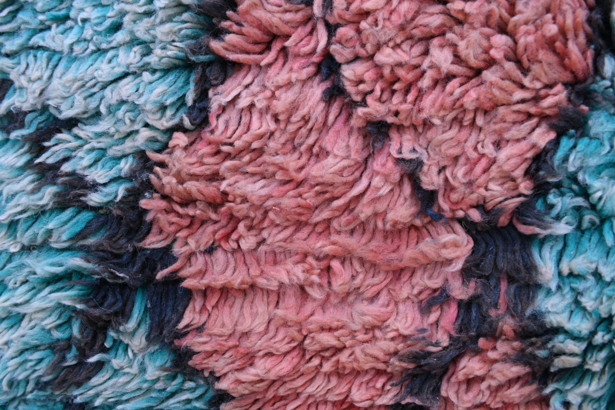 Handmade Moroccan Boucharouite Rug 119x175cm - Wool, Blue & Coral Diamonds — изображение 7