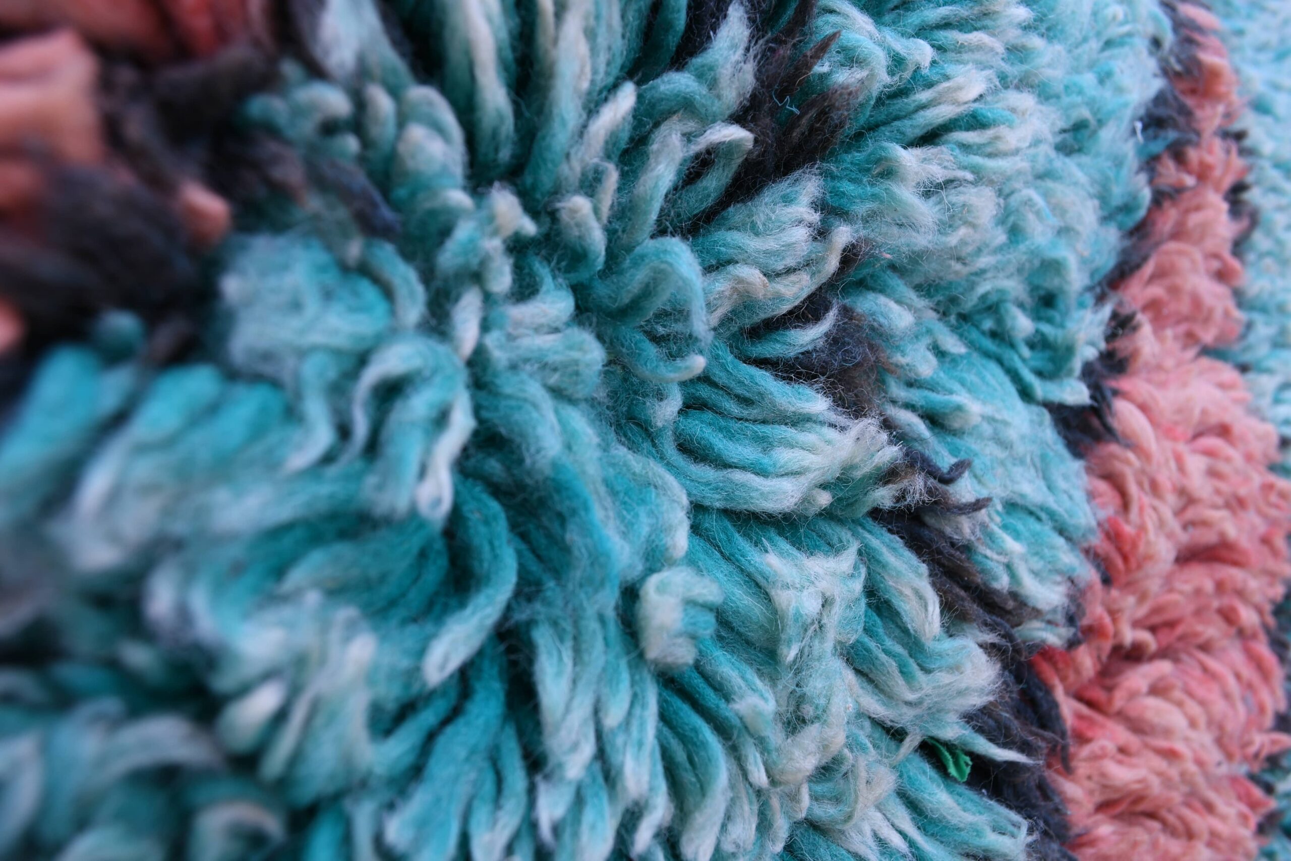 Handmade Moroccan Boucharouite Rug 119x175cm - Wool, Blue & Coral Diamonds — изображение 9