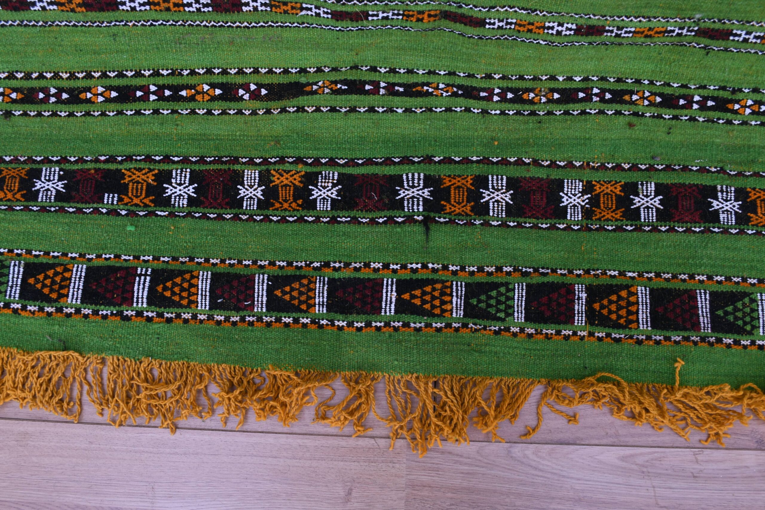 Handmade Moroccan Zemmour Wool Rug 147x246cm - Vibrant Green Geometric Pattern - Image 9