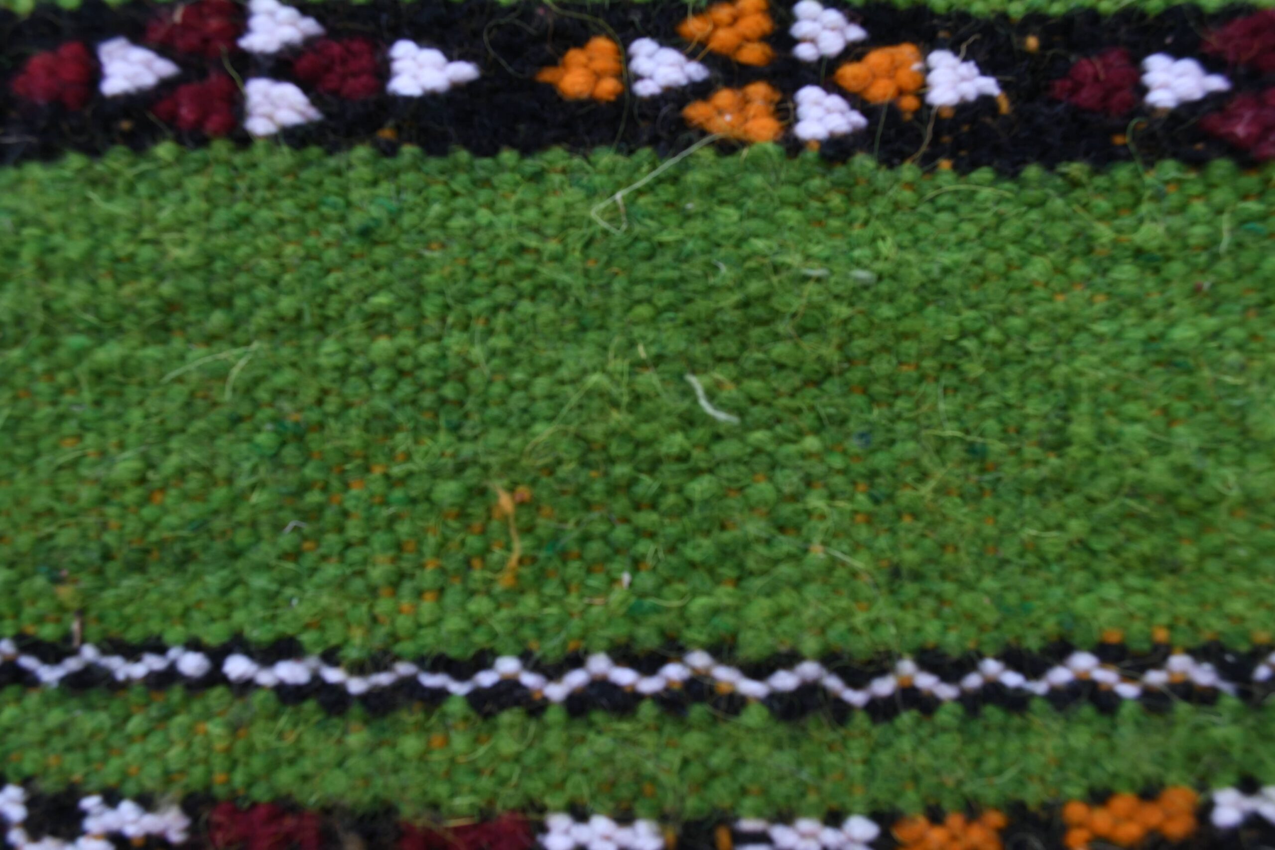 Handmade Moroccan Zemmour Wool Rug 147x246cm - Vibrant Green Geometric Pattern - Image 10