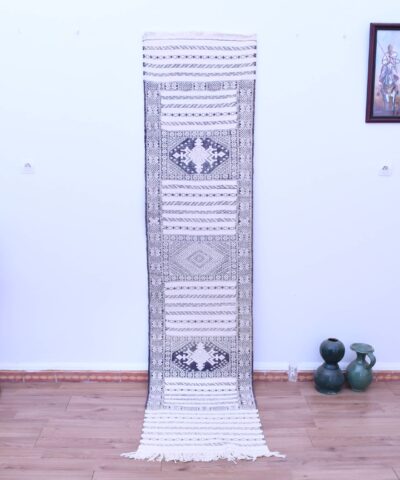 Марокканский шерстяной ковёр-килим ручной работы 63x280 см — уникальные узоры
