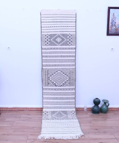 Марокканский шерстяной ковёр-килим ручной работы 68x285 см с уникальными геометрическими узорами