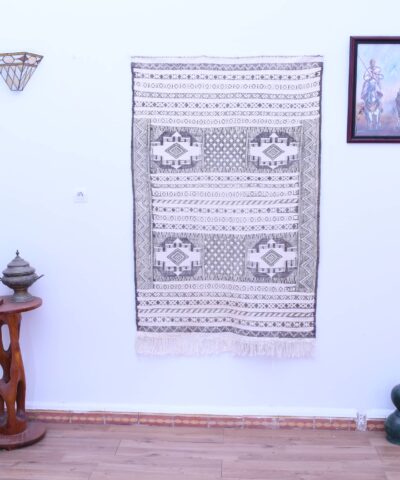 Марокканский шерстяной ковёр-килим ручной работы 103x150 см с уникальным геометрическим дизайном