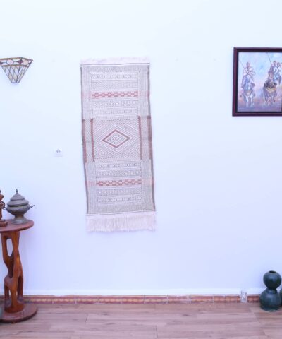 Марокканский ковёр-килим ручной работы 59x131 см из шерсти с уникальным ромбовидным узором