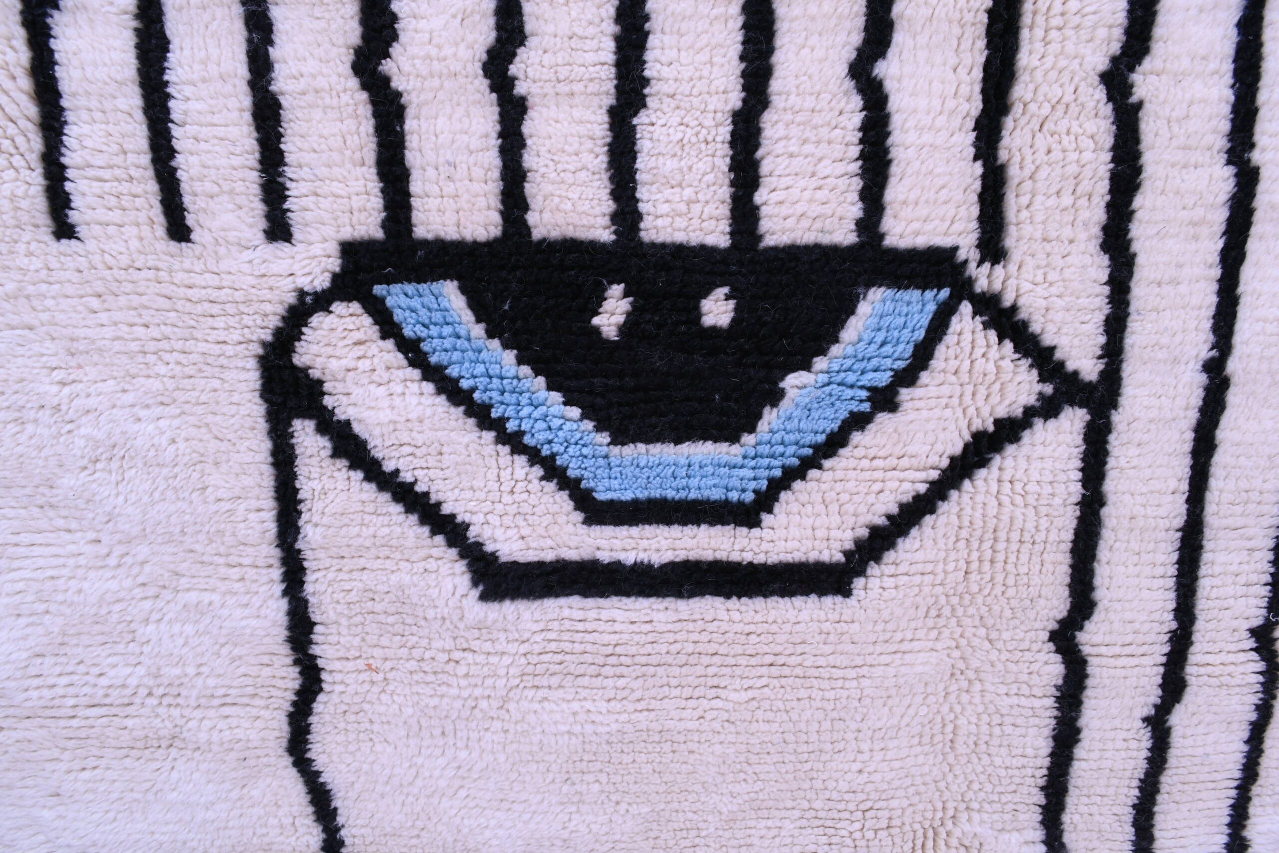 Modern Moroccan Wool Rug 180x240cm - Unique Face Design, Handmade Art - الصورة 3