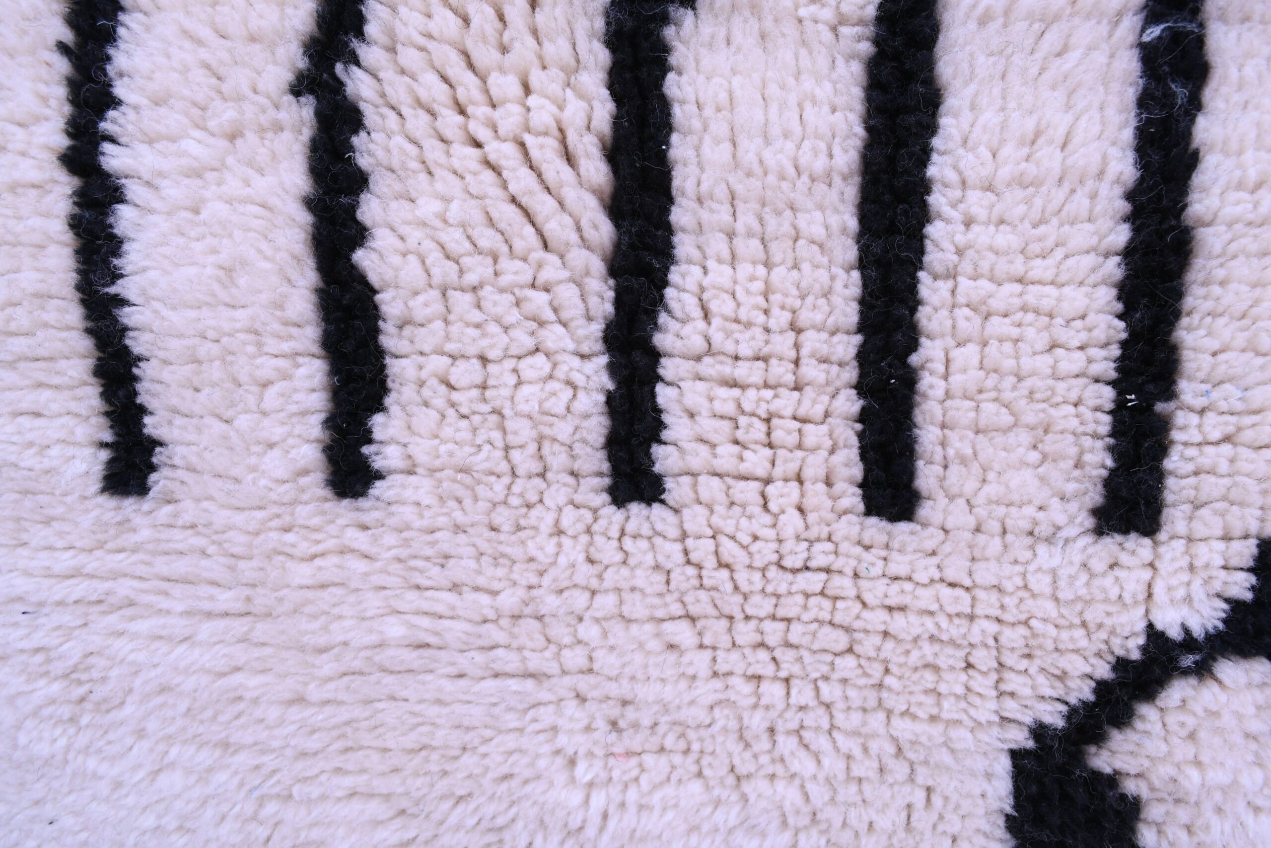 Modern Moroccan Wool Rug 180x240cm - Unique Face Design, Handmade Art - الصورة 6