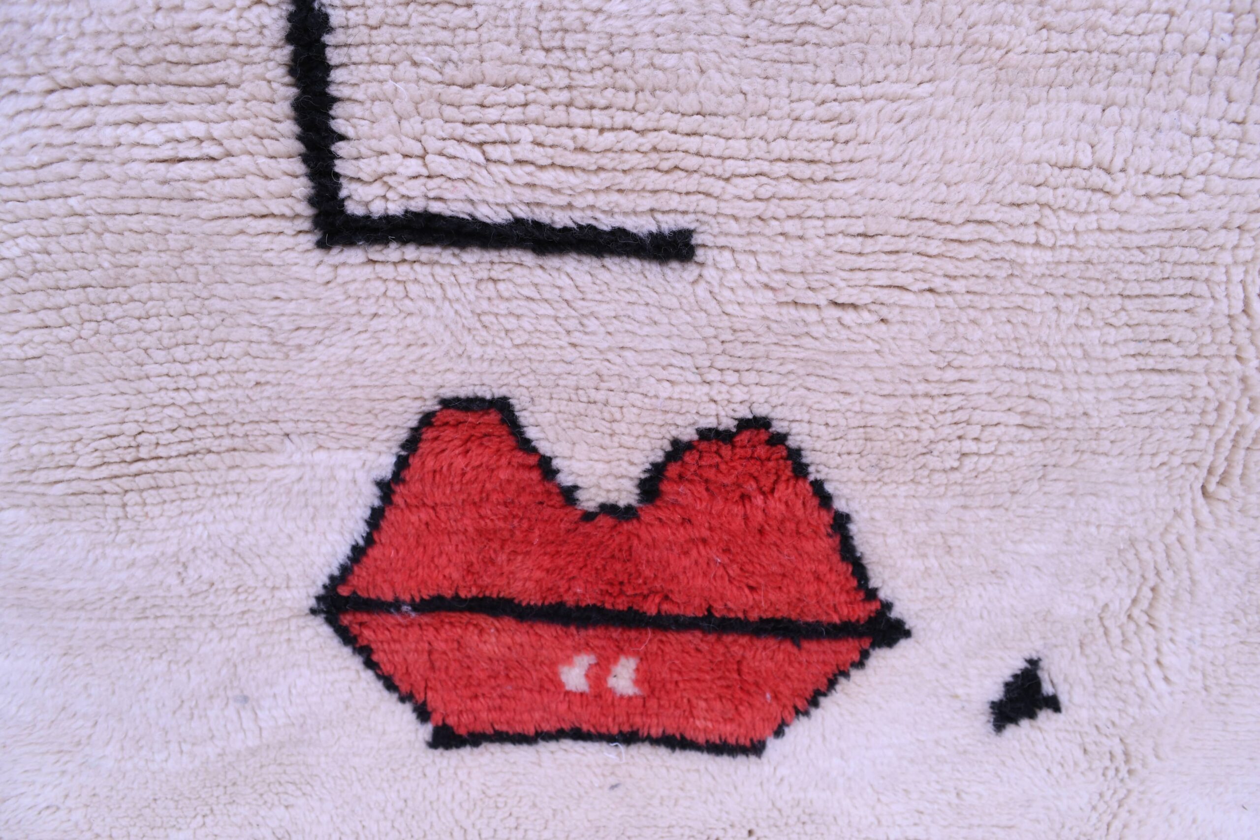 Modern Moroccan Wool Rug 180x240cm - Unique Face Design, Handmade Art - الصورة 7