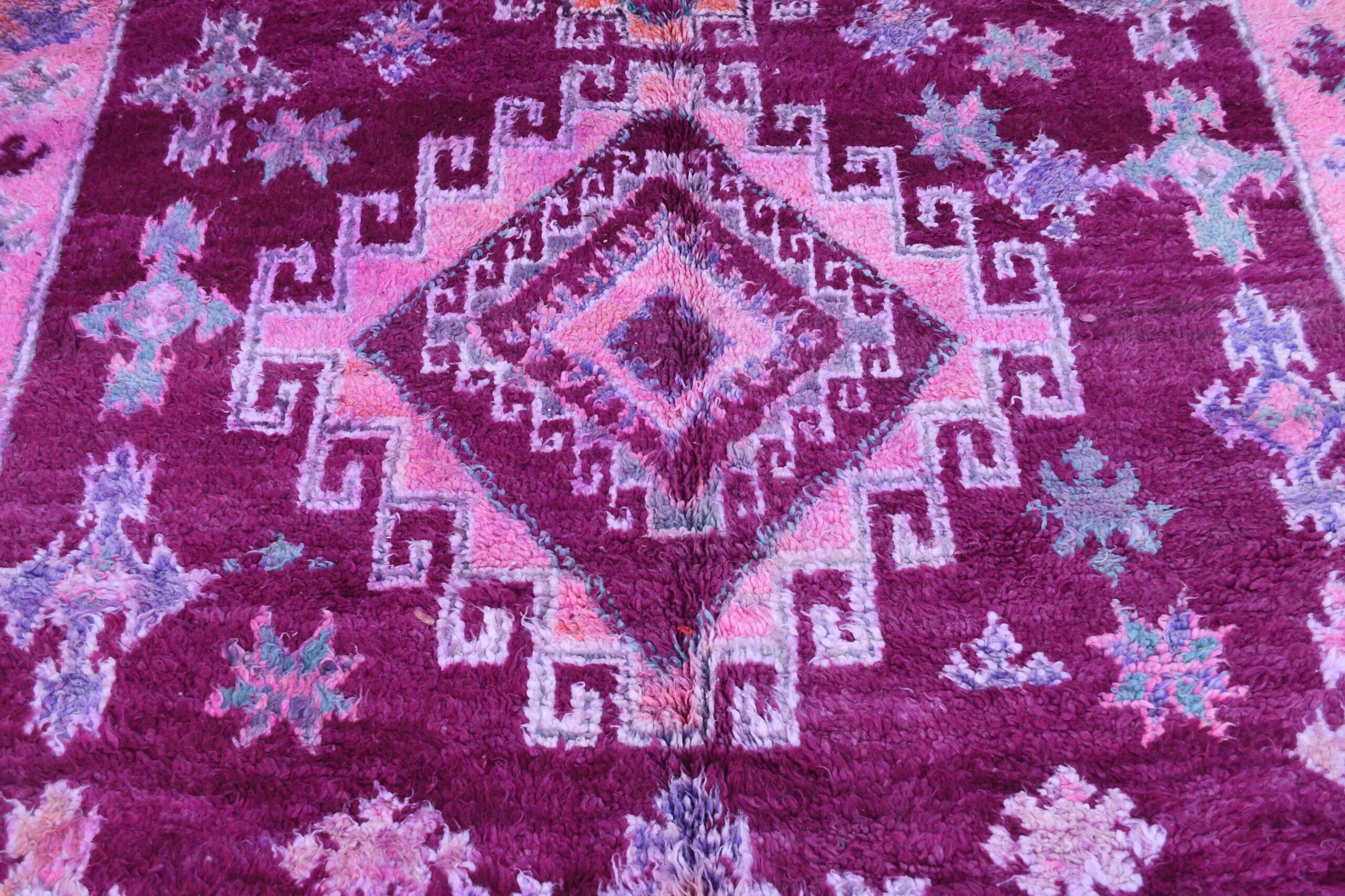 Stunning Purple Moroccan Beni Mguild Wool Rug 213x434cm - Handmade Artisan Craftsmanship - 画像2