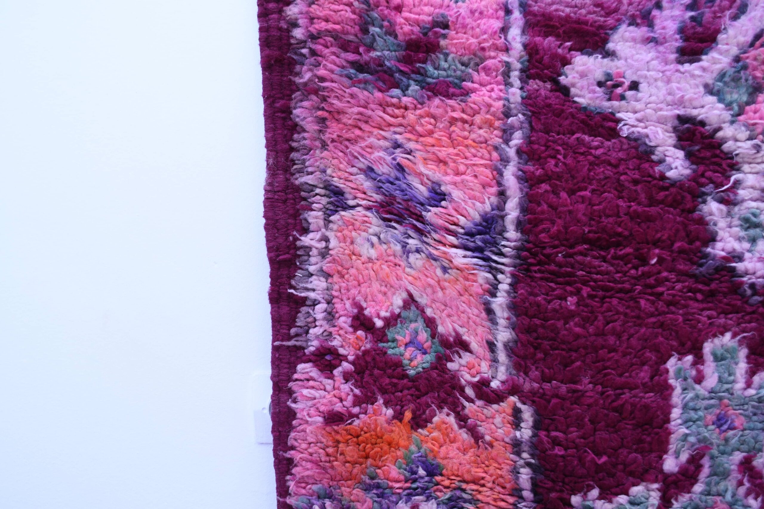 Stunning Purple Moroccan Beni Mguild Wool Rug 213x434cm - Handmade Artisan Craftsmanship - 画像4