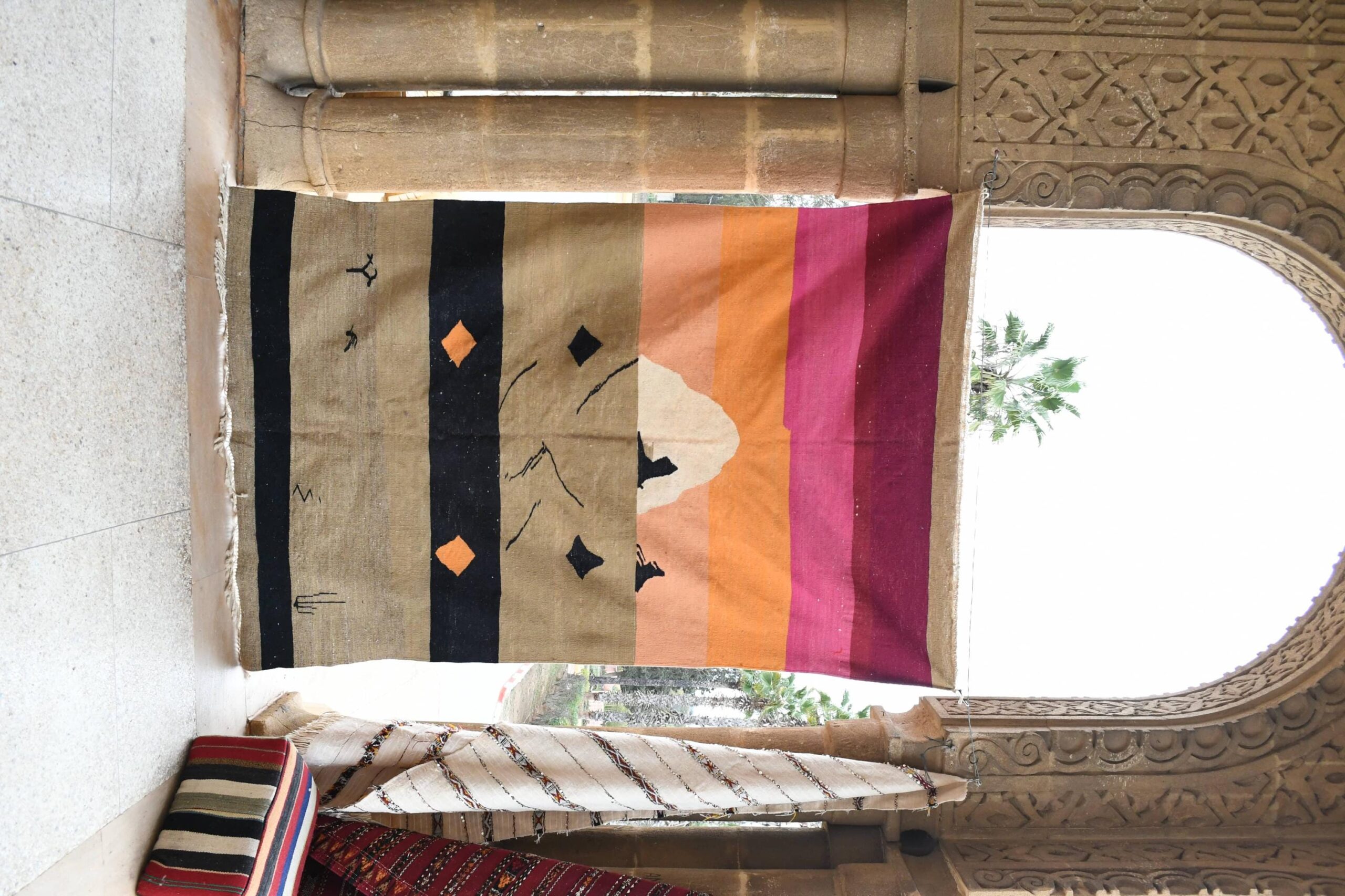 Moroccan Rug Handwoven Wool 9x5 - Neutral Modern Kilim Area Rug for Living Room, Beige Black with Pink Orange Stripes - Bild 5