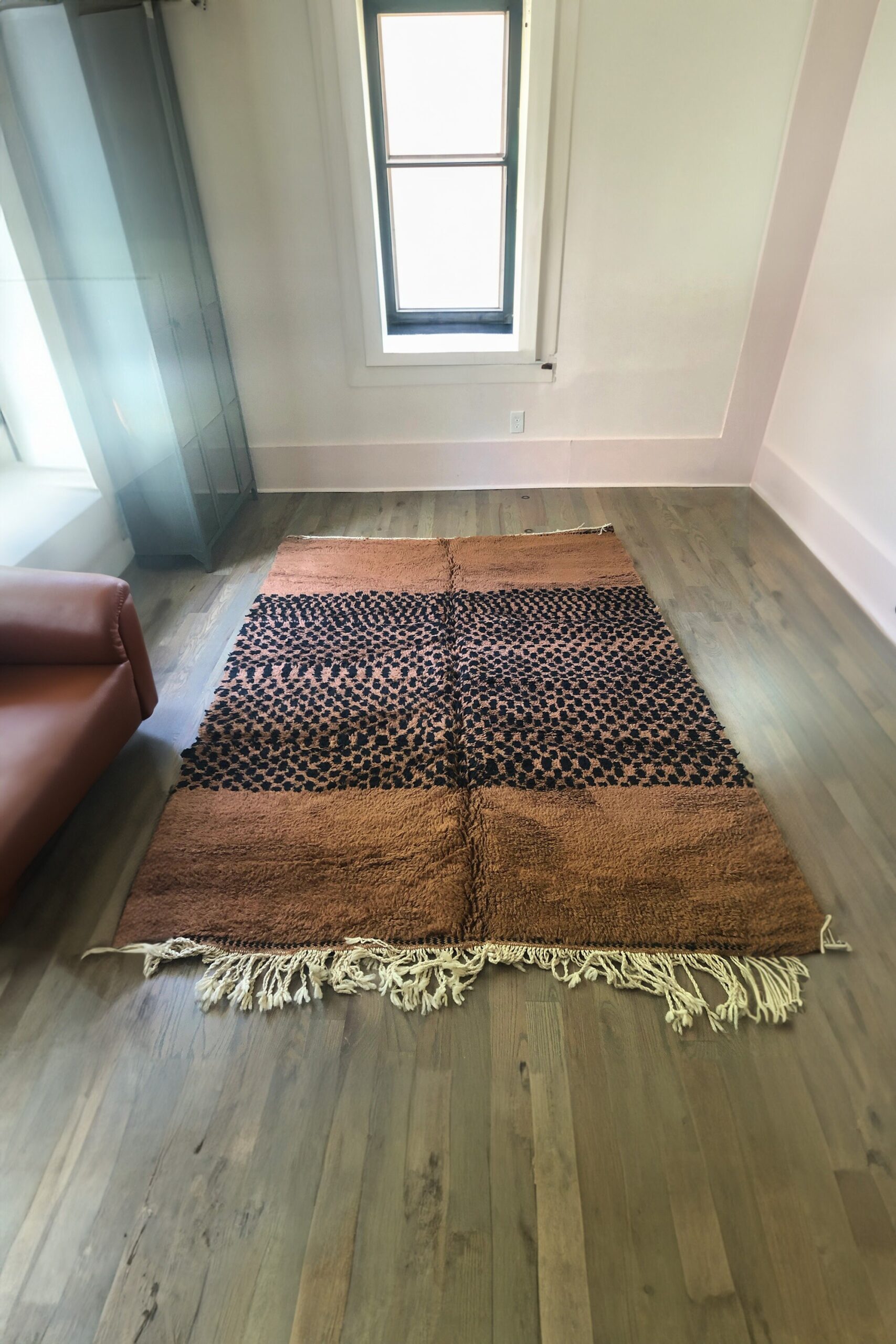 Marockansk matta Beni Ourain 5x8 ull kamelsvart boho vardagsrum